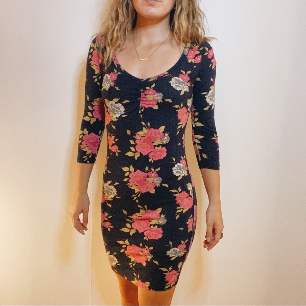 Floral bodycon mini dress, 3 quarter sleeves